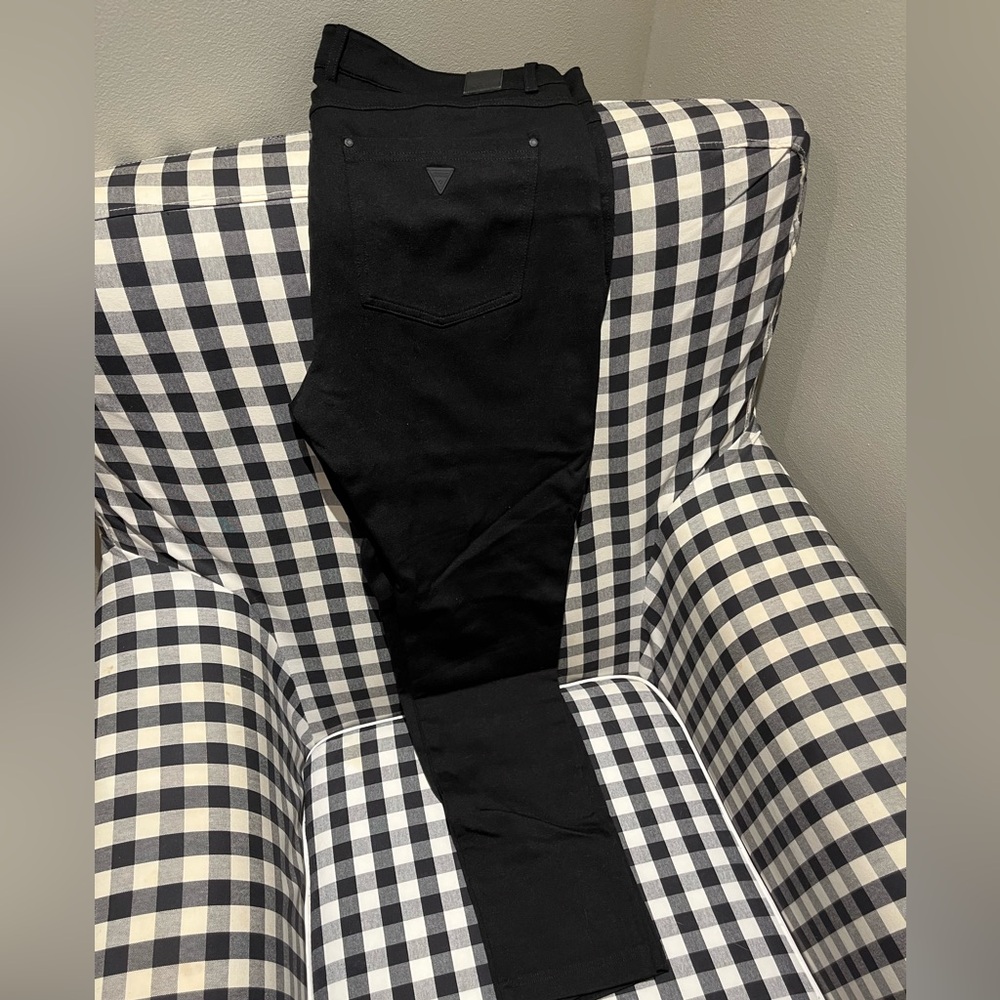 Guess Skinny Pants - NWOT - Size 32